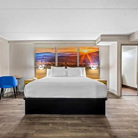 Days Inn By Wyndham Birmingham/West Екстериор снимка