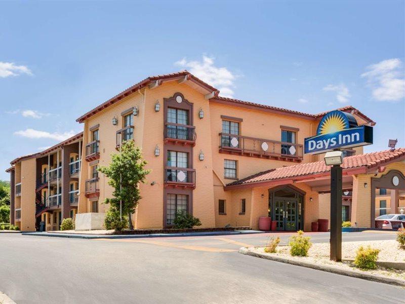 Days Inn By Wyndham Birmingham/West Екстериор снимка