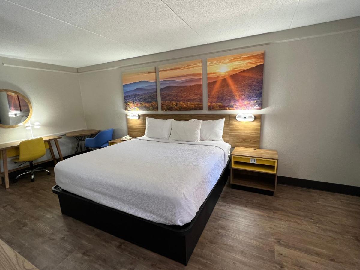 Days Inn By Wyndham Birmingham/West Екстериор снимка