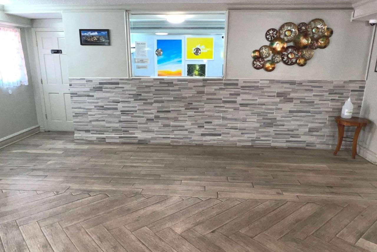 Days Inn By Wyndham Birmingham/West Екстериор снимка