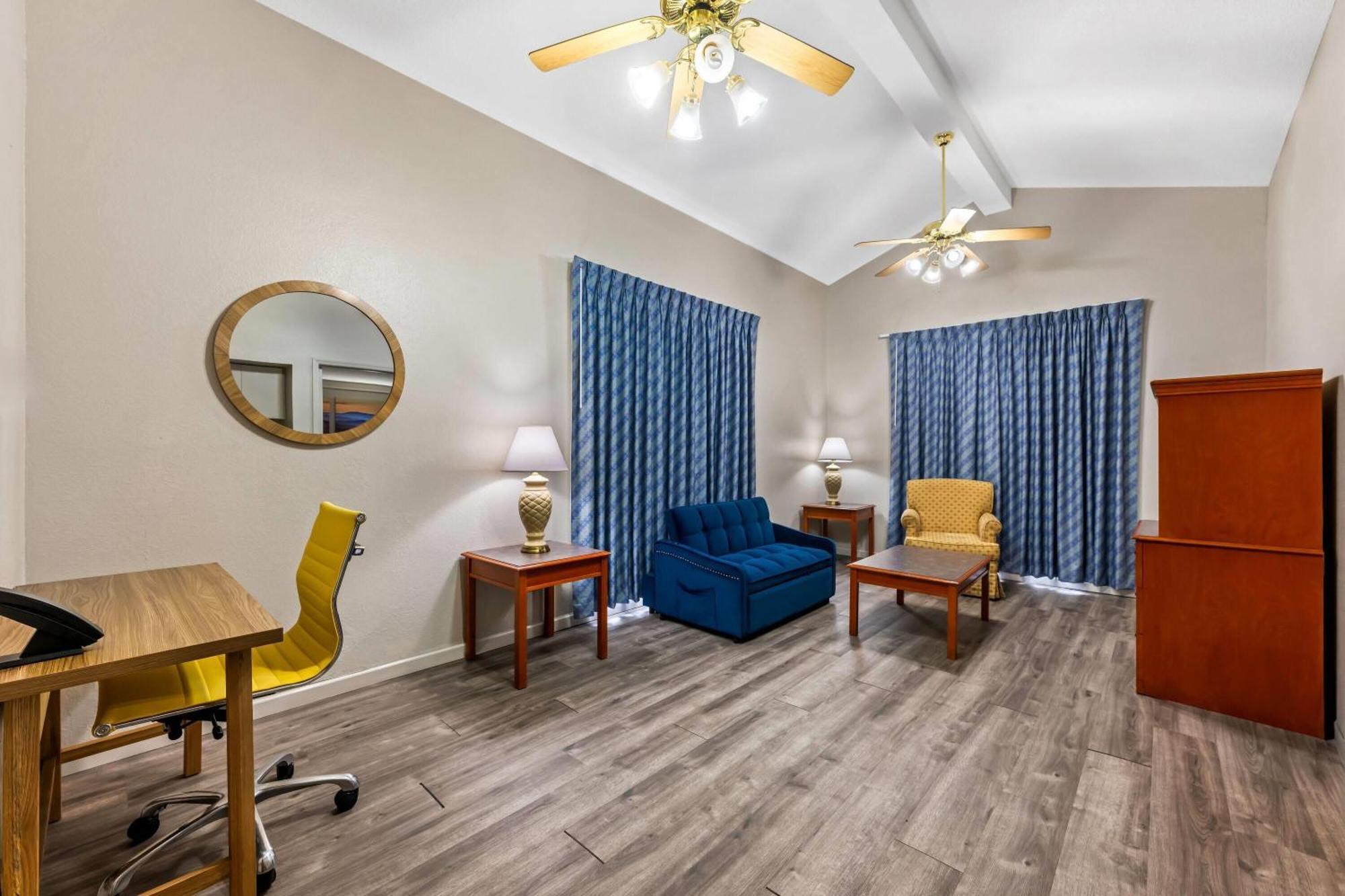 Days Inn By Wyndham Birmingham/West Екстериор снимка