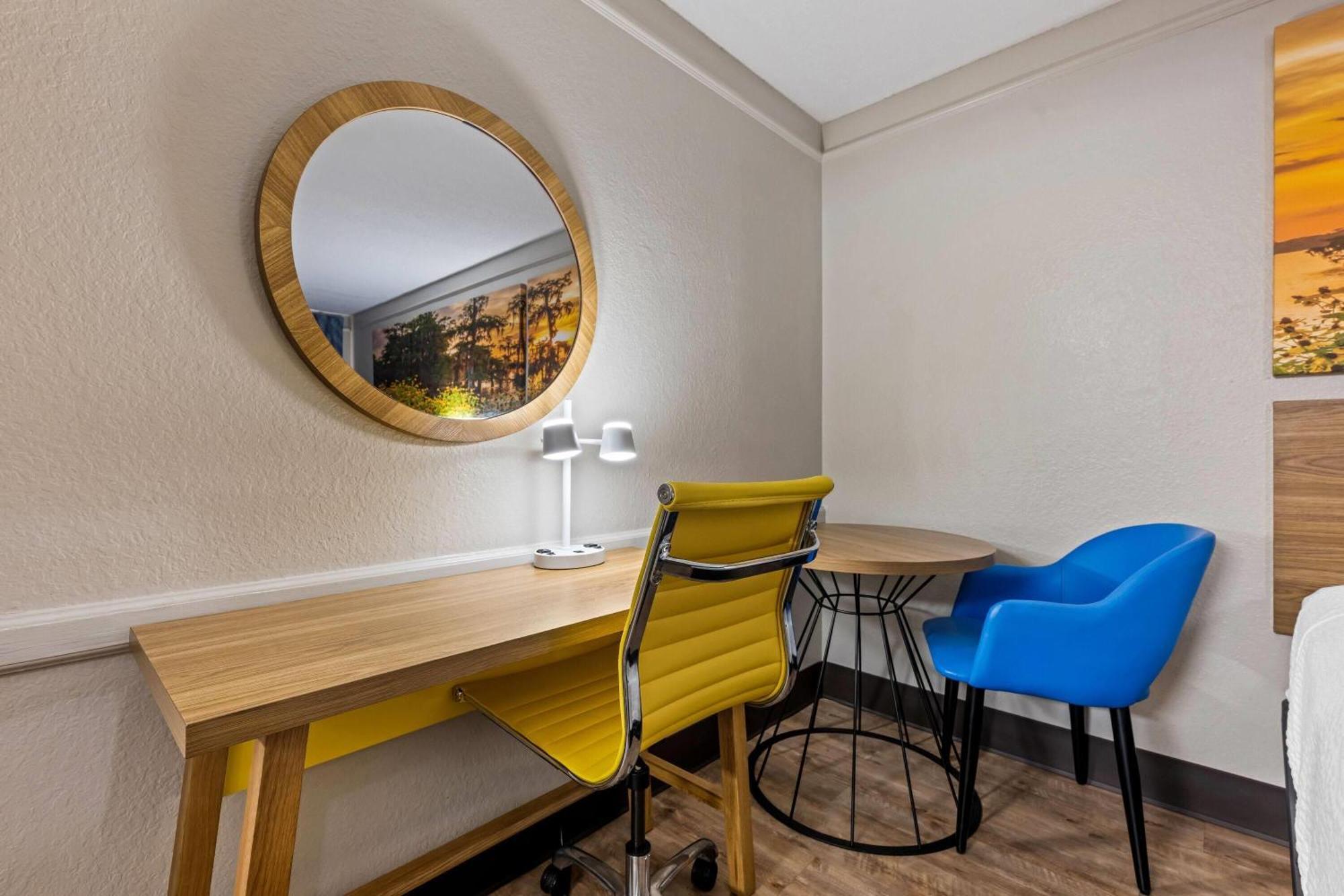 Days Inn By Wyndham Birmingham/West Екстериор снимка