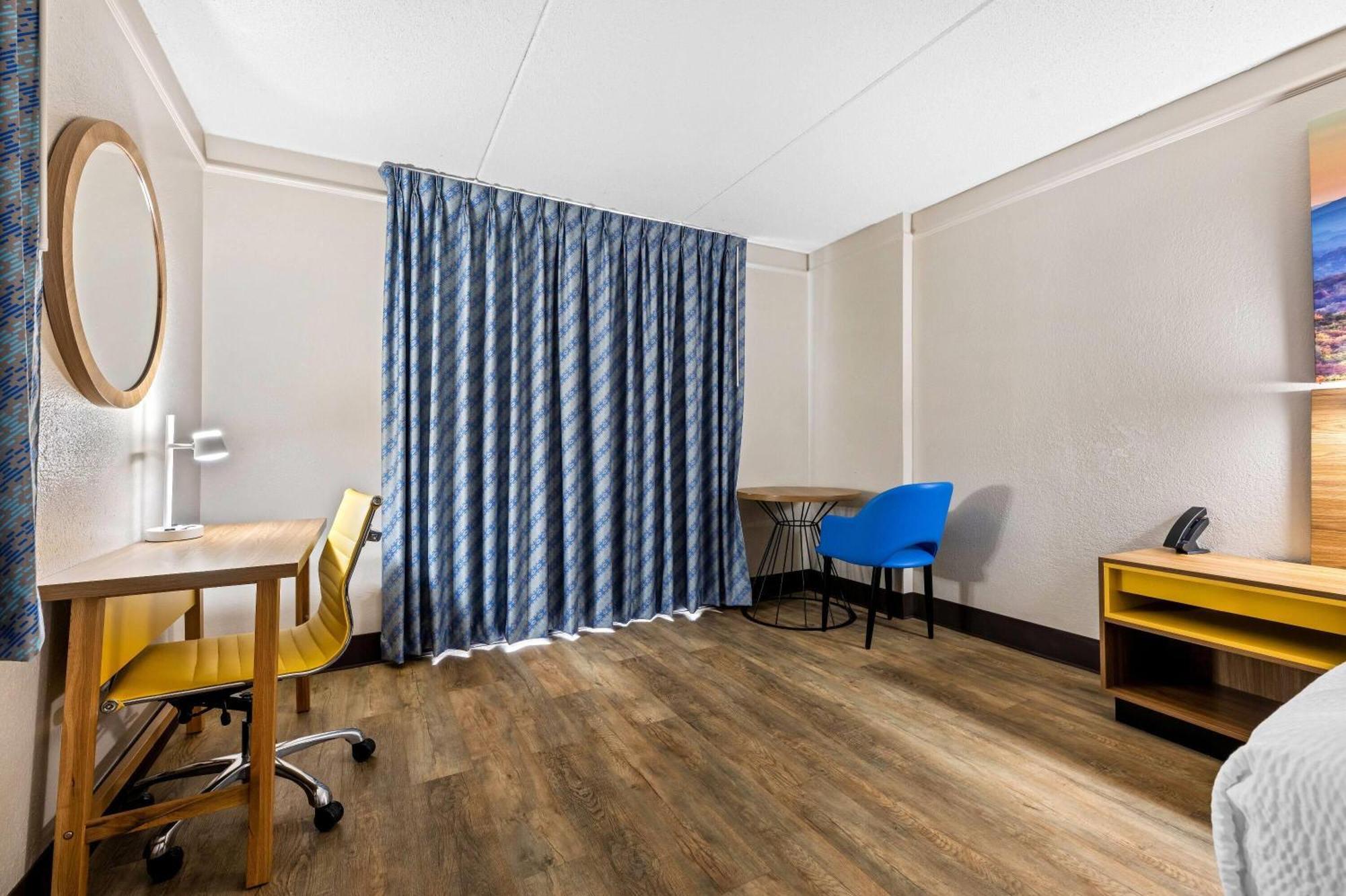 Days Inn By Wyndham Birmingham/West Екстериор снимка