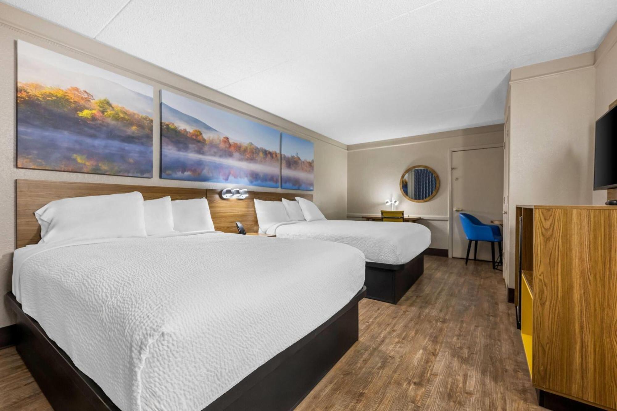 Days Inn By Wyndham Birmingham/West Екстериор снимка